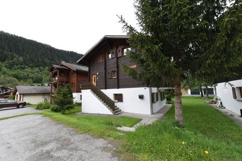 The Chalet Kirsanna CH 3984-19 is ideal for a maximum of 6 people. It is located in the peaceful Fieschertal (1100 m altitude) at the end of the Alpine Road. That's why there is only local traffic here. The chalet is on flat terrain and your car can ...