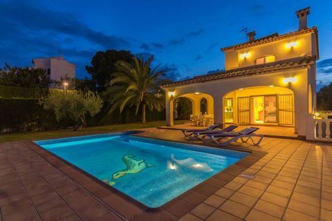 Magnificent villa of 308m², with a plot of 780m² located at 350m from the beach and 2,5 km from village. Distribution: -Semi-cellar: Garage (85,70m²), wine cellar, technical room, storage room (28.29m²). -Ground floor: Entrance hall, living-dining ro...