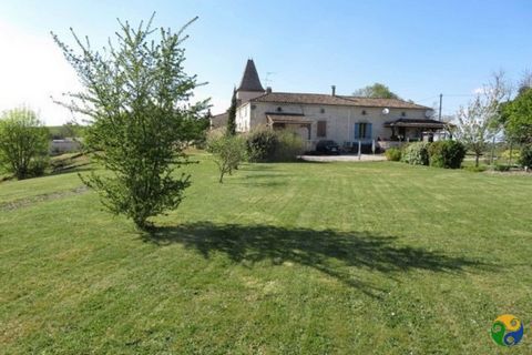 Discover this 2 bedroom house of 125 m2, a little piece of paradise in southern France Semi detached houseT4 house, with panoramic views, enjoys a southern exposure. It is arranged as follows: Ground floor:- Living room 36m2 Fully equipped kitchen 12...