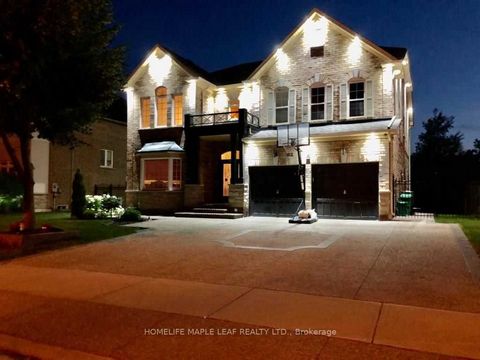 Executive Home On Premium Ravine Lot In Prestigious Neighborhood. Wide 60'Lot, 4 Bedrooms + Den, Double Door Entry. Living Room With 19' Cathedral Ceilings In Grand Foyer. All Br Have Washrooms Ensuite Status. Upgraded Kitchen Cabinets With Granite &...
