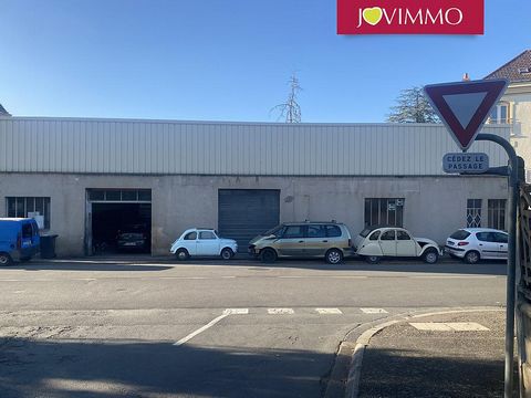 Located in Néris-les-Bains. GARAGE / WORKSHOP OF 300M2 JOVIMMO votre agent commercial Liesbeth MELKERT ... Garage with studio of 300m2 in a nice spa town. There are four adjacent rooms and an attic for storage. A separate bathroom with shower, toilet...