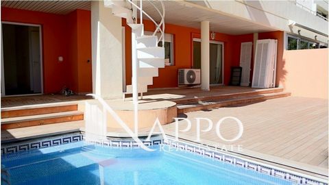Nappo Real Estate is delighted to present to you this lovely duplex apartment in Bendinat that is being renovated, it offers beautiful views to the green surroundings and is located just a few steps from the golf course, in the southwest of the gorge...