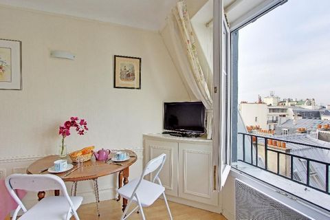 MOBILITY LEASE ONLY: In order to be eligible to rent this apartment you will need to be coming to Paris for work, a work-related mission, or as a student. This lease is not suitable for holidays. Bright and classically decorated, this studio offers a...