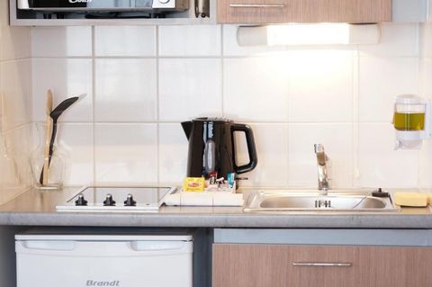 Located opposite the Parc des Bruyères, just a 10-minute drive or bus ride to La Défense business district, this studio is self-catering and air-conditioned with free WiFi. A flat-screen TV with satellite and cable channels is provided. The studio is...