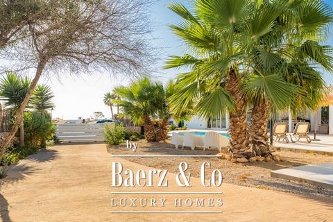 Discover this stunning villa with avant-garde architecture and recent construction that will captivate you from the first moment. Located in a coveted residential and tourist area, just a few minutes from the beach of Binibeca and charming natural ba...