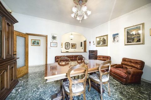 Via Monte Nevoso In a quiet setting, a stone's throw from Piazza Crispi, apartment of approximately 110 m2 located on the third floor in a building with a lift, divided as follows: welcoming lounge, kitchen, 4 bedrooms, 1 bathroom (with the possibili...