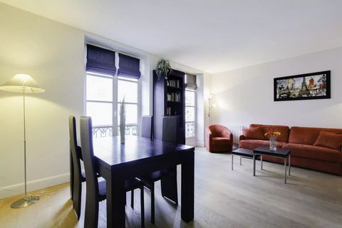 This 47 square meter apartment is a 2 room apartment located in the rue du Dragon in the 6th arrondissement of Paris, a few steps from Saint-Germain-des-Prés. It includes a living/dining room, a bedroom, a fully equipped open kitchen and a bathroom. ...