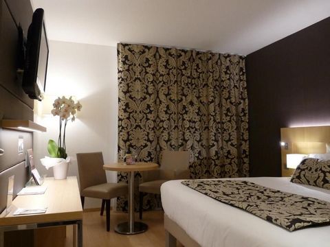 Located only a 2 minute walk from Massy - Palaiseau RER Train Station and Massy TGV Train Station, and just 15 km from Paris, the Residence offers an indoor pool and free Wi-Fi access. Guests have free access to the sauna. This residence provides a r...