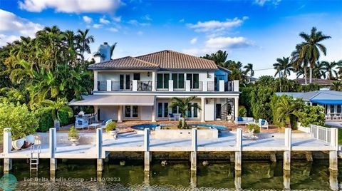 Surrounded by lush landscaping, this reimagined private gated residence, with a Chicago-brick motor-court entry, offers a majestic sense of arrival. The loggia & second-floor balcony overlook 75 of water-frontage, heated pool, and new summer kitchen ...