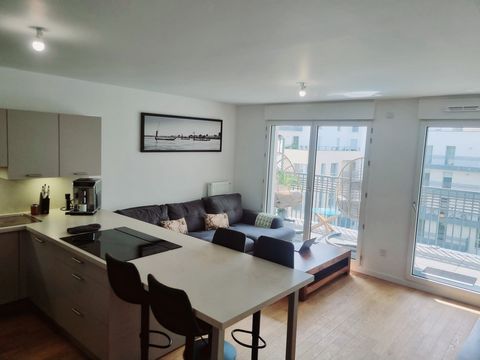 Furnished apartment of 70 m2 with all comfort including a terrace of 10 m2 Minimum lease 1-month maximum one year Price 2000€ including charges (water, electricity, heating, Internet, cleaning lady once a week)