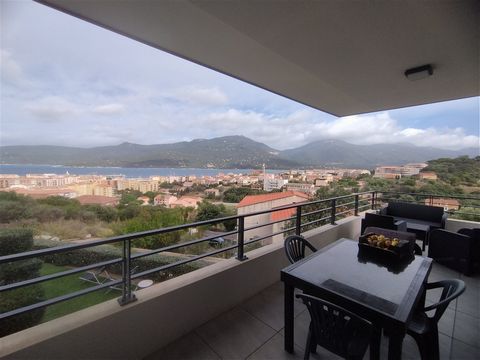 T2 of 37m2 in PROPRIANO, air-conditioned, with terrace of 24m2 offering a panoramic view of the gulf. Quiet location in a secure residence close to beaches and shops. Perfect balance between modern comfort and nature. A 16m2 garage completes this pro...