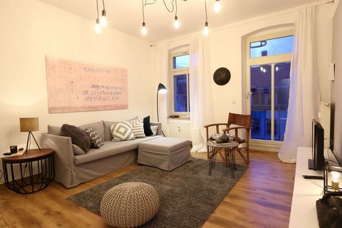 The bright, lovingly furnished old building apartment is located in the popular trendy district in the Outer New Town. The colorful, lively streetscape is characterized by various nice restaurants, cafes, and bars, as well as small, pretty boutiques....