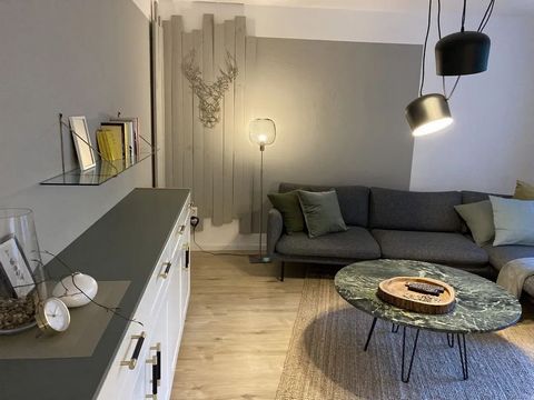 With its three well-organised rooms, this 3rd floor flat with lift will convince you with its tranquillity and brightness. The flat is non-smoking, but the covered balcony allows you to smoke in peace and relax with a drink and a view of the forest a...