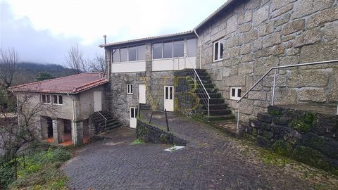 Country house intended for rural tourism Investment opportunity in rural tourism. Country house with 1,421 m², located in Cavacadouro, in the parish of Moimenta, in the municipality of Terras de Bouro. Highlighted Features: Large Built Area: With 632...