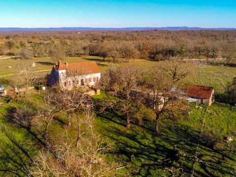 Farmhouse comprising a Quercy style dwelling house of 150 m2 completely renovated around fifteen years ago, comprising 9 rooms, a dining room/living room, a kitchen 1 bathroom, a toilet, a bedroom , and 3 bedrooms and a bathroom wc upstairs, with a h...