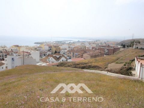 Super plot in the area of Caleta de Vélez, to build two houses with project in process, stunning views of the sea and the port, you can see the coast of Africa. #ref:4457