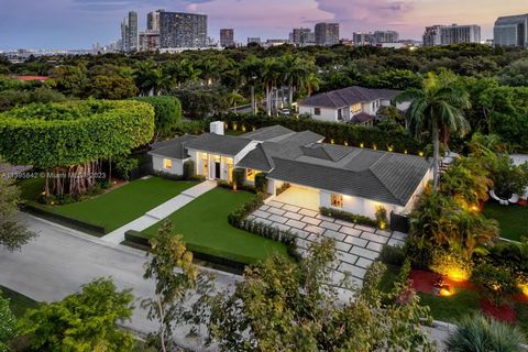 Casa Garden! Welcome to the next level home in the private and gated community of Bay Point. This one-story, fully renovated home sits on an oversized corner lot, featuring a perfect split floor plan with bright open spaces, high ceilings, and an ope...
