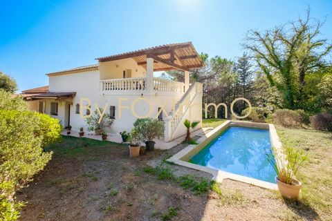 In Biot, very close to Valbonne and Sophia, in one of the most sought-after areas, in a quiet, dominant position, with a beautiful view of the forest, and close to transport and shops. This beautiful detached house, with a floor surface area of 123m2...
