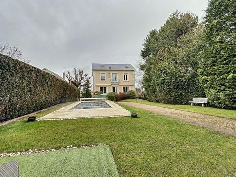 GUERET (23000) - Ensemble immobilier avec maison de maitre et local professionnel : 1°) - Belle maison de caractère, en bon état, de 200m2 habitable, élevée sur sous-sol : local technique piscine, salle de jeux, buanderie, cave. comprenant : - Rez-de...