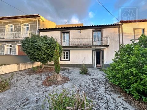 Take this opportunity to purchase a 2 bedroom villa, consisting of 2 floors, with a front patio and terrace, located in Santo Amaro, parish of Ribeirinha, municipality of Angra do Heroísmo, Terceira Island, Azores. The villa is in good condition. Wit...