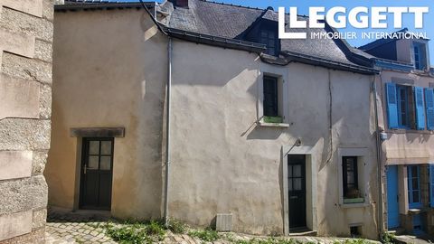 A32399PV56 - LEGGETT IMMOBILIER INTERNATIONAL présente : Vous trouverez charme et authenticité à l'entrée de cette propriété de caractère située dans le 'vieux quartier historique' de la ville. Quatre chambres, un appartement indépendant, des jardins...