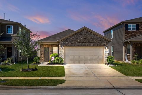 Welcome home to 5915 Waggoner Ranch Trail located in the community of Katy Crossing and zoned to Katy ISD! This home features 3 bedrooms, 2 full baths and 2-car garage. As you open the front door you are welcomed by the foyer and private study. The o...