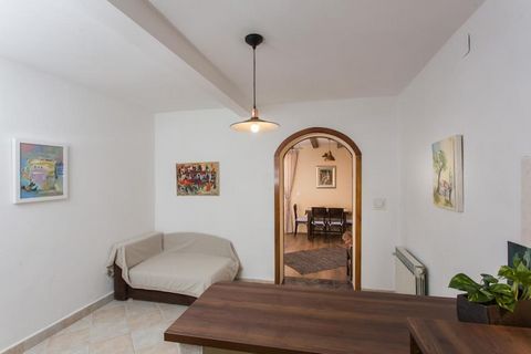 Apartment Hladilo Nostalgia is situated in a quiet neighborhood near Dubrovnik's Main Bus Station and Ferry Port, connecting the mainland with various Dalmatian islands. Apartment's location is perfect for getting to know undiscovered areas of Dubrov...