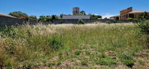 Adissan 34230 - serviced building plot of 802m2 in a quiet area. Price 178500 eur agency fees included at the expense of the seller. In a very beautiful village with shops and services, close to the motorway. Free construction. To visit and assist yo...