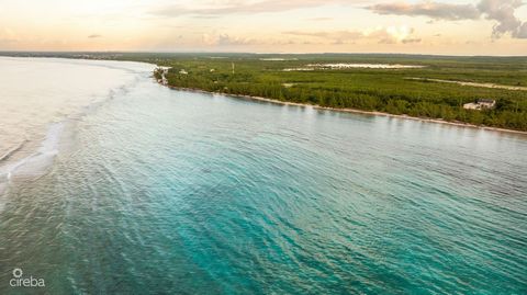 Ontdek een uitstekende kans om 9,37 hectare prachtig kustland te bezitten in Breakers. Dit uitgestrekte land heeft een oceaangevel van 950 voet en strekt zich uit over een diepte van 475 voet en biedt een adembenemend uitzicht op de Caribische Zee me...