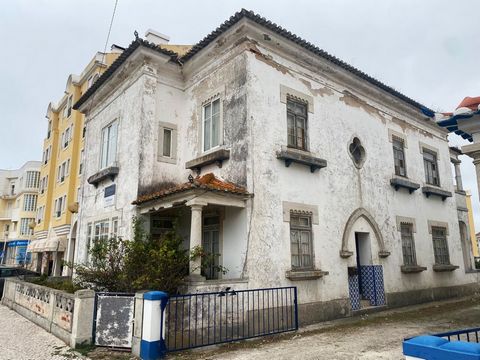 Wir präsentieren ein außergewöhnliches Einfamilienhaus mit 415m² Bruttobaufläche, das sich auf einem großen Grundstück von 500m² befindet. Dieses Haus befindet sich in São Martinho do Porto in der zweiten Reihe zum Meer, nur 3 Gehminuten vom atembera...