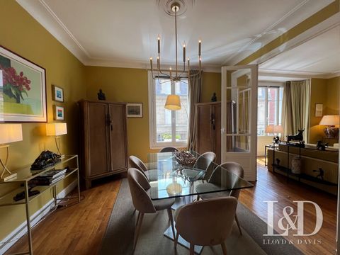 EXCLUSIVE. In the city center of Soissons, in a Haussmannian building, on the first floor, Art-Deco style apartment. It includes an entrance, living room, dining room, kitchen, 2 bedrooms, WC, shower room and dressing room. PVC double glazed windows,...