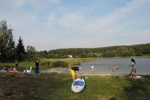 Das erst 2021 erbaute Ferienhaus bietet sich ideal als Unterkunft für einen Familienurlaub an. Es wurde ansprechend und modern eingerichtet und bietet Ihnen neben einem offenen Wohn-/Essbereich auch eine überdachte Terrasse mit Gartenmöbel. Lassen Si...