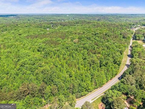 43.3 Acres in prestigious city of Milton/Alpharetta. One of the last tracts of its size in Milton. Wooded acres with spectacular hardwood trees in area of multi million dollar estate homes. Land is gentle rolling. Acreage ascend on Thompson Road. Bui...