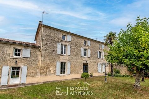 In the heart of the town of Longèves, this imposing building of approximately 278 m2 of living space is located on a fully enclosed plot of just over 1300 m2. Located on the heights of the village, this elegant bourgeois house with very spacious room...