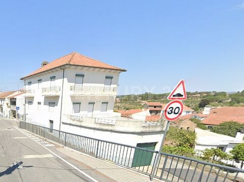 Entdecken Sie den hervorragenden Erhaltungszustand dieses Eckhauses mit 11 Zimmern und Garten in Vila Nova de Tazem, Gouveia. Sind Sie auf der Suche nach einem bezugsfertigen Haus mit Investitionspotenzial? Die Sorgfalt und Investition im Laufe der Z...