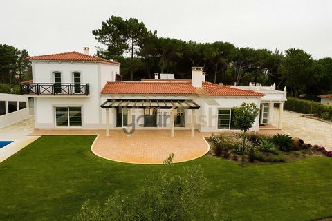 Fantastische, exklusive Villa mit 6 Schlafzimmern und 564 m2, ganz in der Nähe des Strandes. Elegant, ausgewogen und fesselnd. Dieses exquisite Anwesen befindet sich in der Luxus-Eigentumswohnung Praia D'el Rey in Óbidos und wird in seiner ganzen Pra...