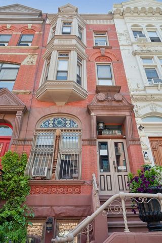 Being offered as a lucrative Bed and Breakfast business fully outfitted with antiques, artwork and furnishings from all over the world with a CAP Rate of 7.5%. This meticulously restored Victorian-era brownstone is absolutely enchanting. Rich with pr...