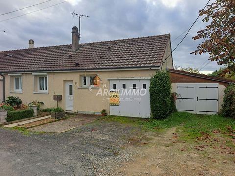 Dans le Centre de SAINT-CALAIS, plain pied situé dans un secteur calme avec un joli terrain et garage. Venez vite découvrir ce joli pavillon de plain-pied offrant : une cuisine, un salon-séjour, 3 chambres, salle d'eau avec WC et une véranda sur l'ar...