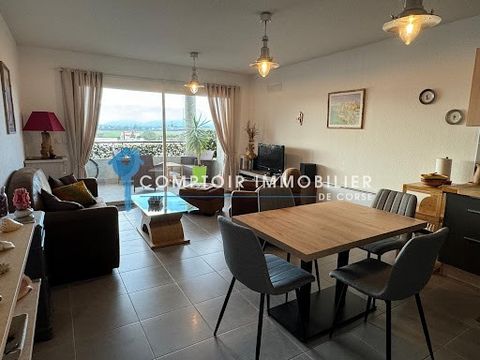 Das Comptoir Immobilier de Corse bietet Ihnen in der Gegend von Aléria eine T2-Wohnung von 53 m2 im 3. Stock mit Aufzug, bestehend aus einem schönen Wohnzimmer mit offener Küche, einem Schlafzimmer sowie einem Badezimmer und WC. Die Wohnung bietet vo...