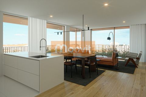 Appartement de 2 chambres avec 82 m2 de surface au sol, balcon avec 8 m2 et place de parking, inséré dans un nouveau développement à côté de la plage, à Espinho. Les appartements ont un excellent emplacement, dans le coin de la Rua 5 avec Rua 66, à 1...