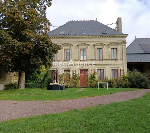 Découvrez cette magnifique propriété très agréable d'environ 3000 m², entièrement clos et sans vis à vis, elle est composée d'une grande maison bourgeoise d'environ 350 m² sur deux étage, d'une dépendance spacieuse ouverte à tout projet constituée d'...