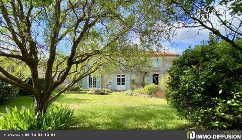 Fiche N°Id-LGB163960 : Verteuil sur charente, Maison d'environ 161 m2 comprenant 4 piece(s) dont 2 chambre(s) + Terrain de 1167 m2 - - Equipements annexes : - chauffage : mixte - Classe Energie F : 426 kWh.m2.an - (DPE ancienne version) - Plus d'info...