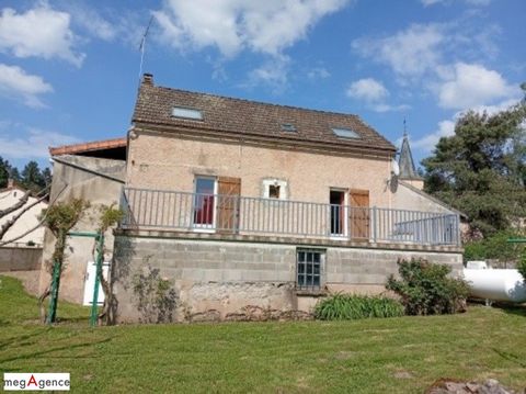 Maison 90 m² , 2 chambres, terrasse, garage, puits sur 655 m² de jardin.