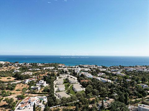 Located in Carvoeiro. In the heart of the charming town of Carvoeiro on the west coast of the Algarve you will find this exclusive Resort just 750 metres from the cliff-surrounded beach. Here you can enjoy not only relaxing beach days, but also the p...
