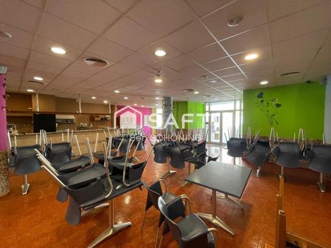 Spacious commercial premises of nearly 600 m² divided into two floors (ground floor and basement), ideal for any type of business thanks to its excellent location in a strategic area with new projects under development, such as the future courts and ...