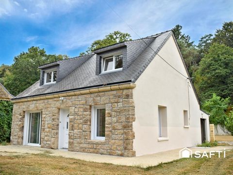 Deux maisons plain-pied avec garages et terrain