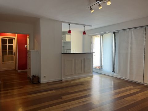 Côte Pavée, T3 avec terrasse, local à vélos, cellier et place de parking