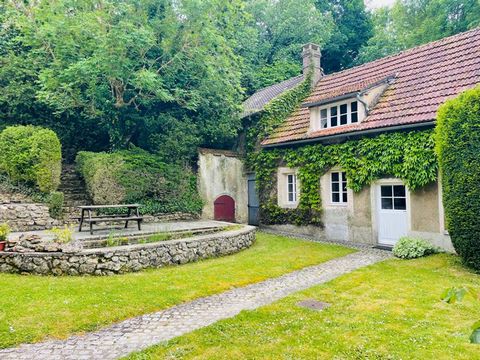 Alexandra ESPOSITO vous présente ce bien exceptionnel qui se compose de deux maisons et de son terrain de plus de 3000m2. La première maison, d'une surface approximative de 70m2 comporte une grande pièce de vie avec cheminée et cuisine ouverte et à l...