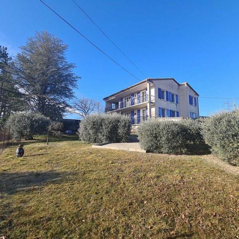 Magnifique maison de 175 m², Grand T3 et deux T2 de 45m², garage et terrain arboré de 1100m²
