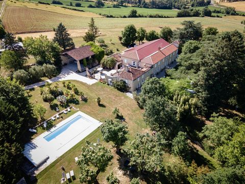 DOMAINE AVEC ACTIVITE COMMERCIALE EXISTANTE